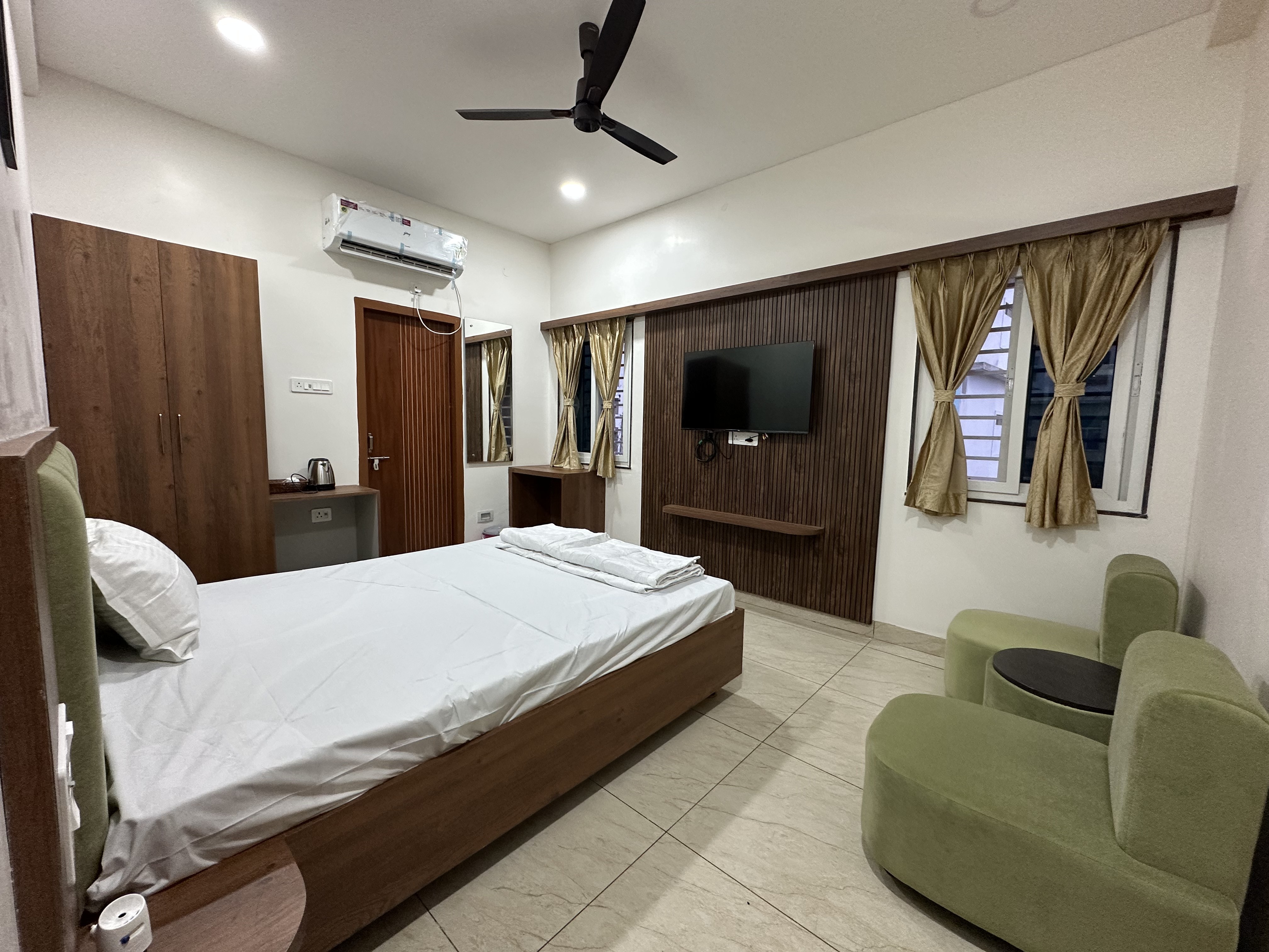 Deluxe Room at Sri Manik Prabhu Lodge